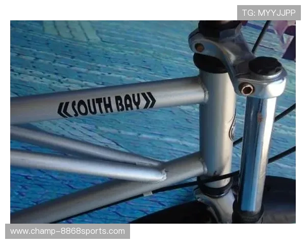 足球球星壁纸奇葩大揭秘 从奇异造型到搞笑瞬间背后的故事与创意解析